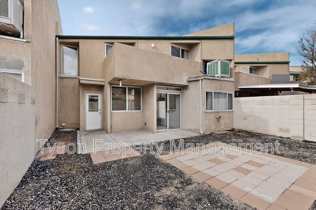 Building Photo - 1732 Del Cielo Dr NW