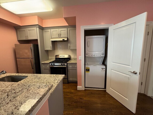 Building Photo - 16 Fisk St