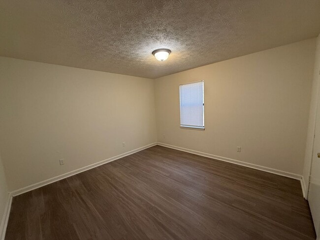 Building Photo - 116/118 Lake Dr