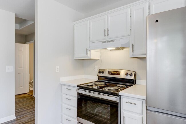 Building Photo - Dewey Duplex