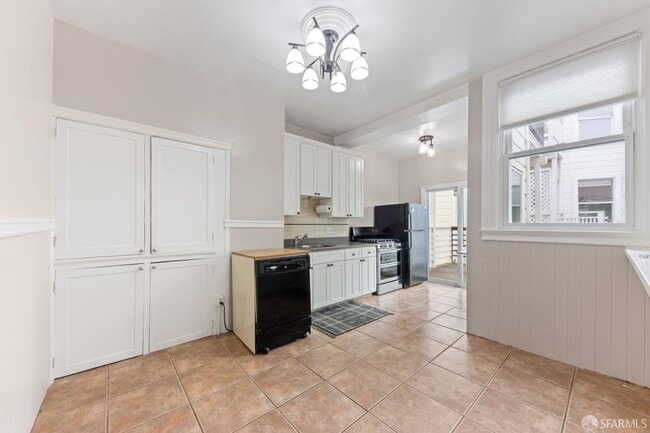 Building Photo - 31 Pixley St