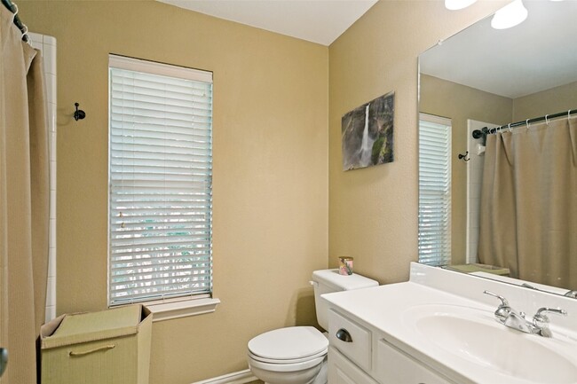 Building Photo - 5212 Spicewood Dr