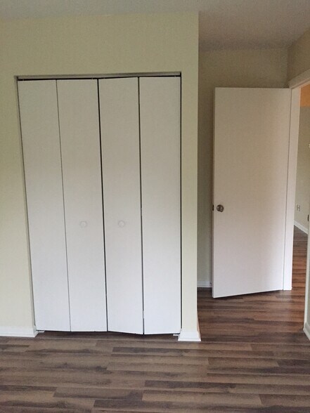 Building Photo - 42 Maple St