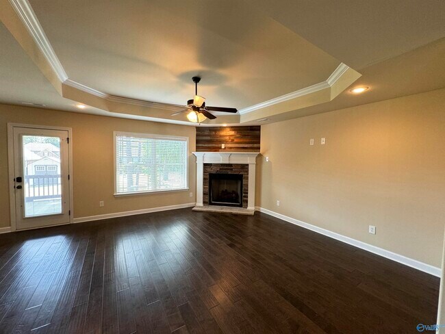Building Photo - 120 Meadowglade Ln