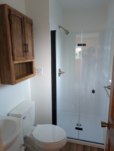 3/4 bath off MB - 28 James Circle