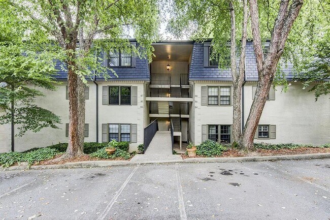 Building Photo - 82 Montre Square NW