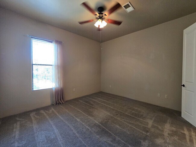 Building Photo - 1405 Vegas Verdes Dr