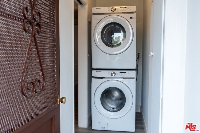 Building Photo - 443 Lomita St