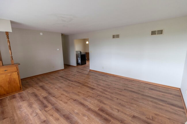 Building Photo - 1213 E Smiley Ln