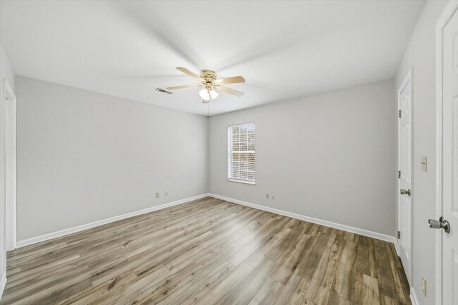 Building Photo - 804 Valerie Ln