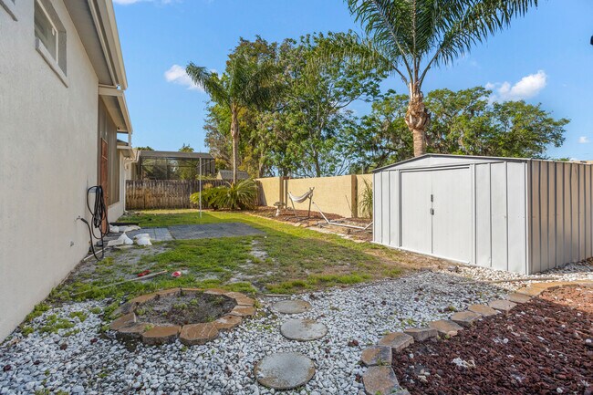 Building Photo - 2810 University Acres Dr