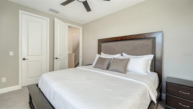 Building Photo - 16905 Sweetwater Village Dr