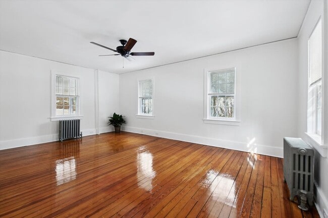 Building Photo - 247 Liberty Corner Rd