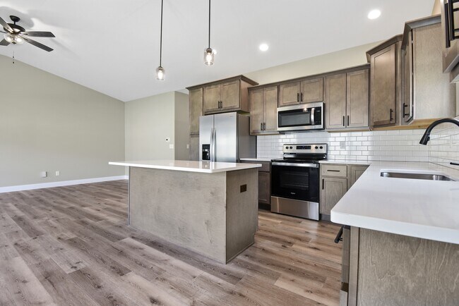 Building Photo - 1610 Delane Dr