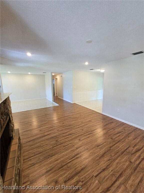 Building Photo - 2717 Queenswood Dr
