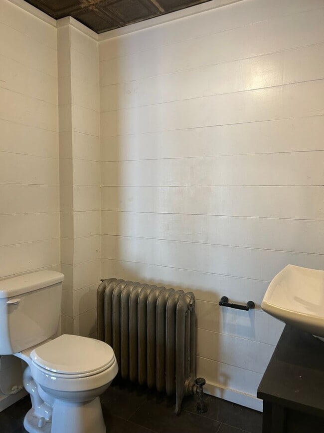 Building Photo - Stunning 5-bedroom in Conestoga Valley School District