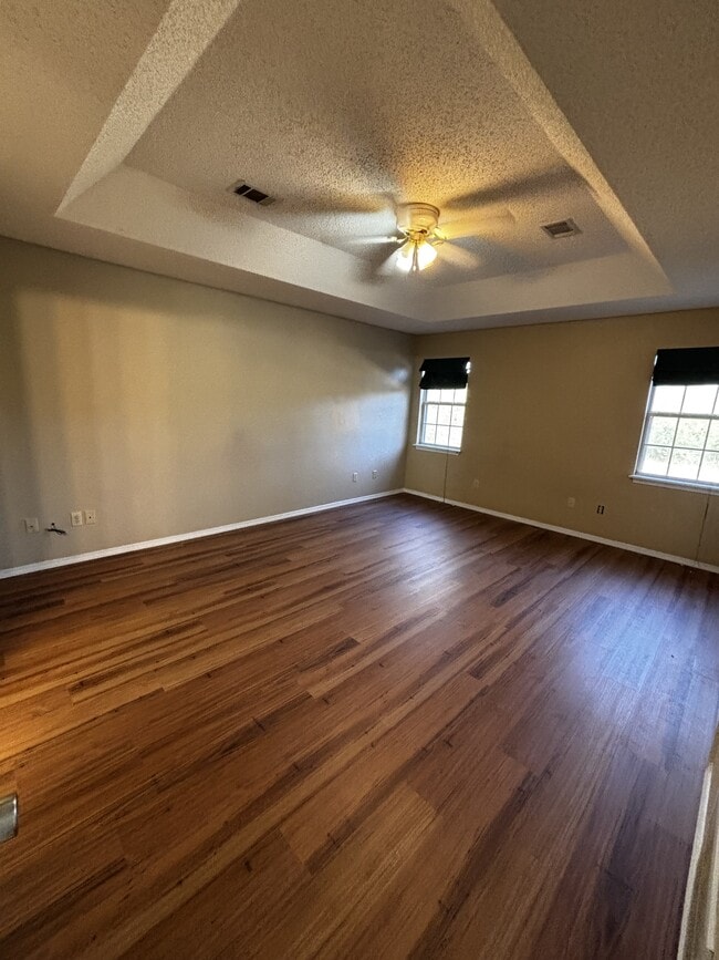 Building Photo - 18 Fairbrook Ln