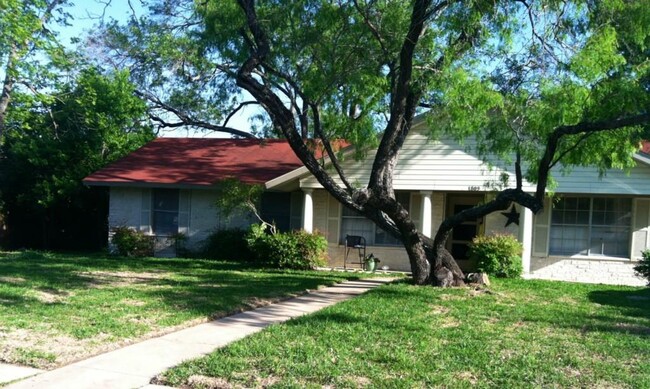 Primary Photo - 1809 Rogge Ln