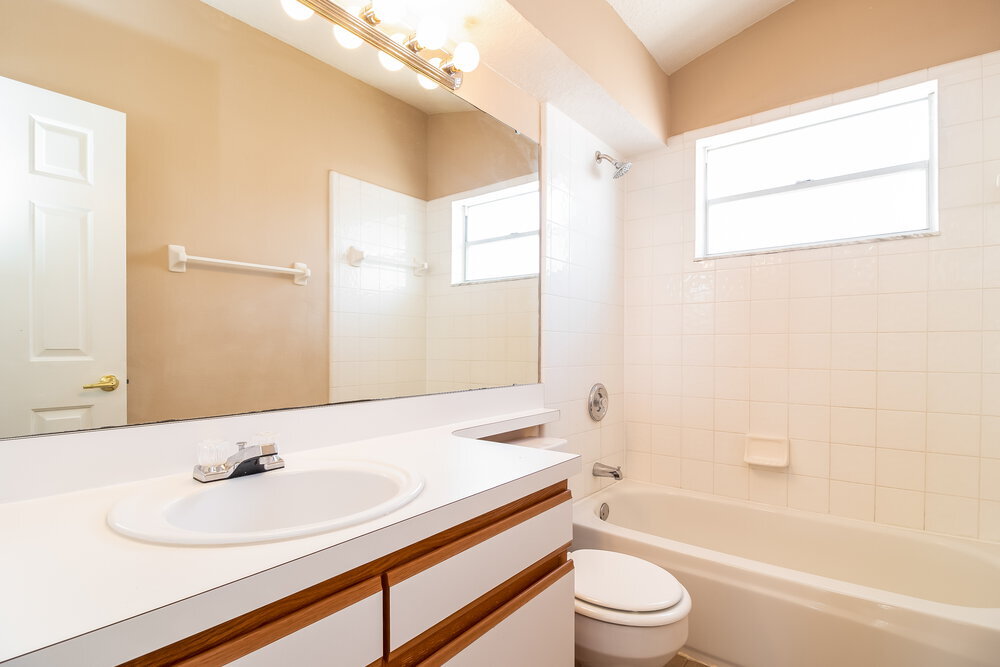 Building Photo - 831 Cave Hollow Ln