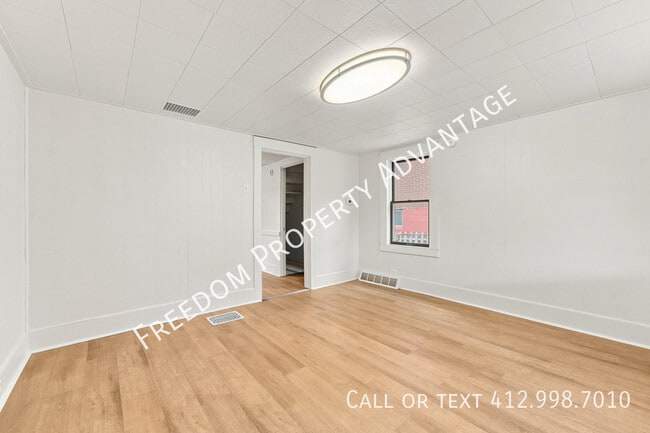 Building Photo - 425 32nd St