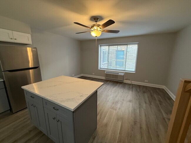 Building Photo - 744 W Gordon Terrace