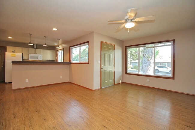 Building Photo - 9585 SE 41st Ave