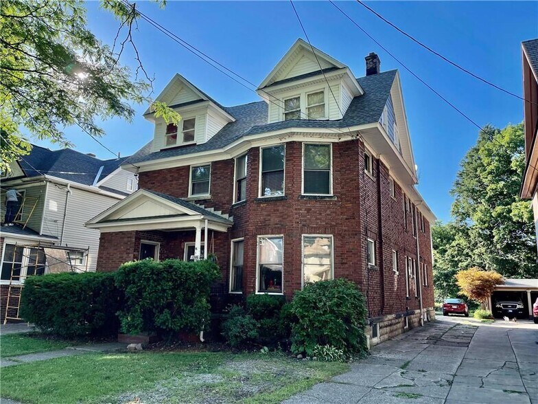 Building Photo - 1248 W 10th St