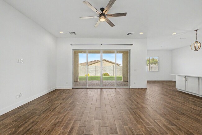 Building Photo - 13103 N 174th Dr