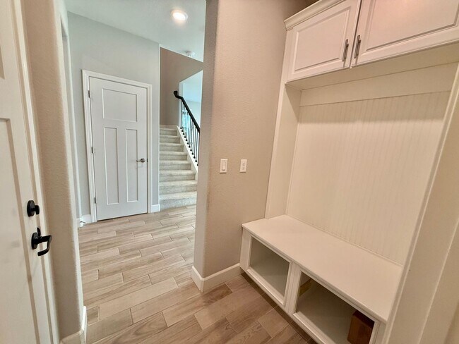 Building Photo - 1561 Osborn Dr