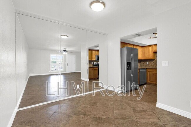Building Photo - 1340 N Recker Rd
