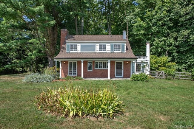 Building Photo - 332 Quaker Hill Rd