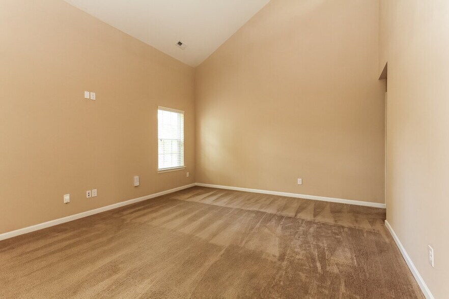Building Photo - 3324 Mortemer Ln