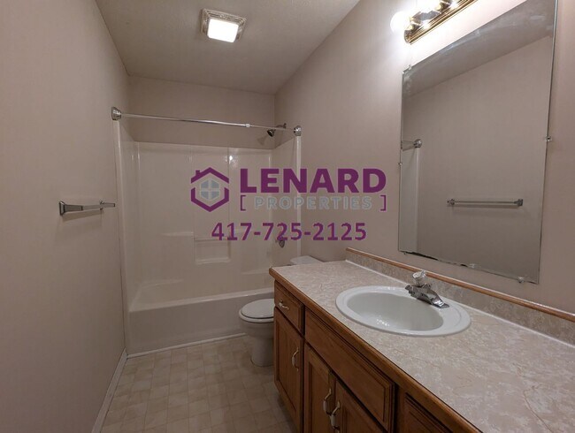 Building Photo - Large 3 Bedroom Home Ready for Move In!