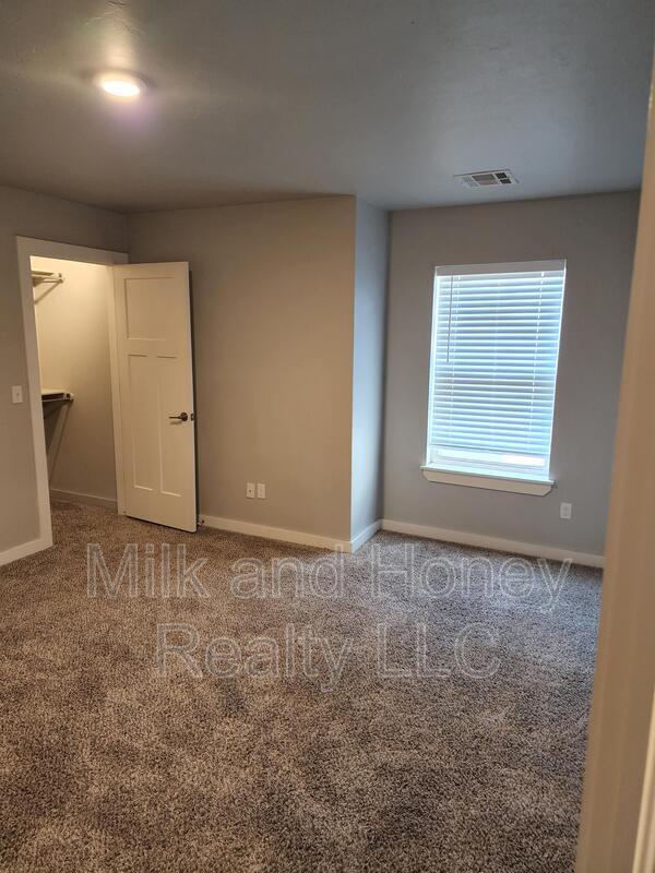 Building Photo - 605 NW 176th St