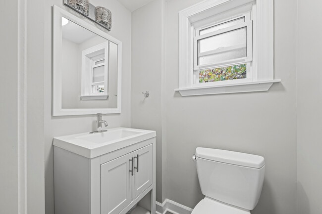 Building Photo - 930 Harvard Ct