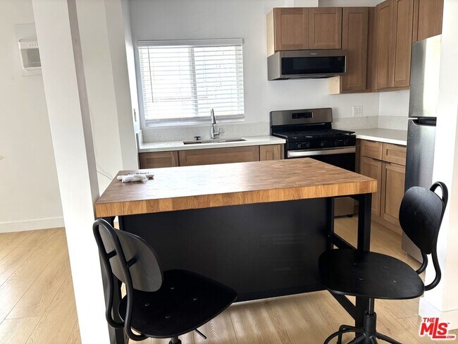 Primary Photo - 132 Normandie Ave