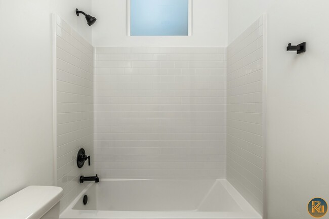 Building Photo - 2814 Oak Cir