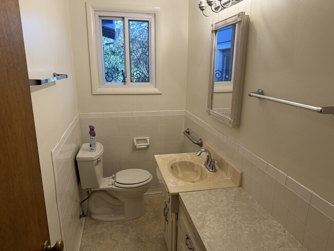 Building Photo - 3525 River Rd