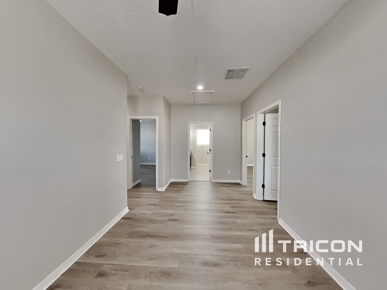 Building Photo - 32741 Coldwater Creek Loop