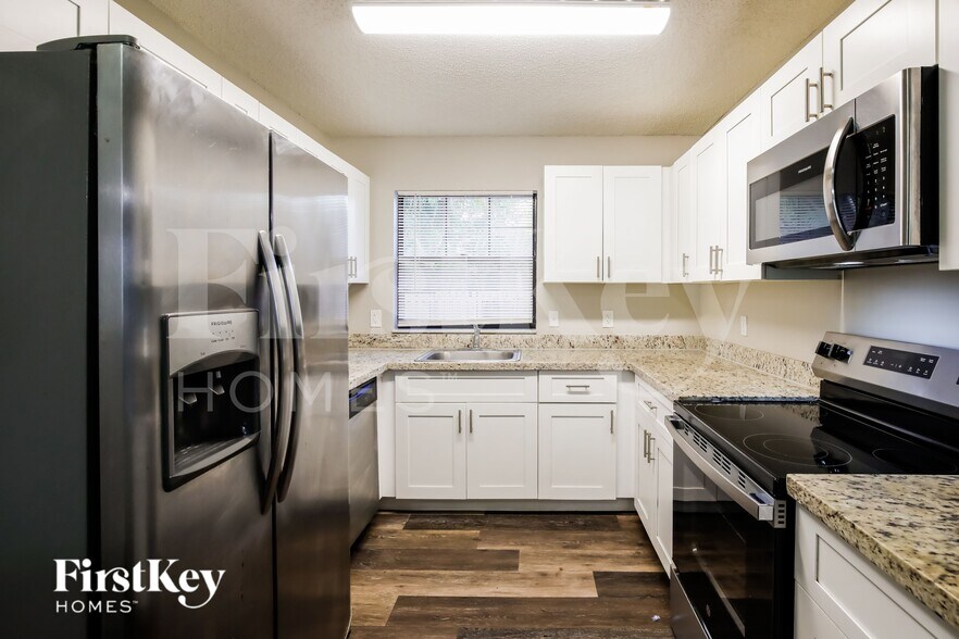 Building Photo - 4555 Palm Ridge Blvd