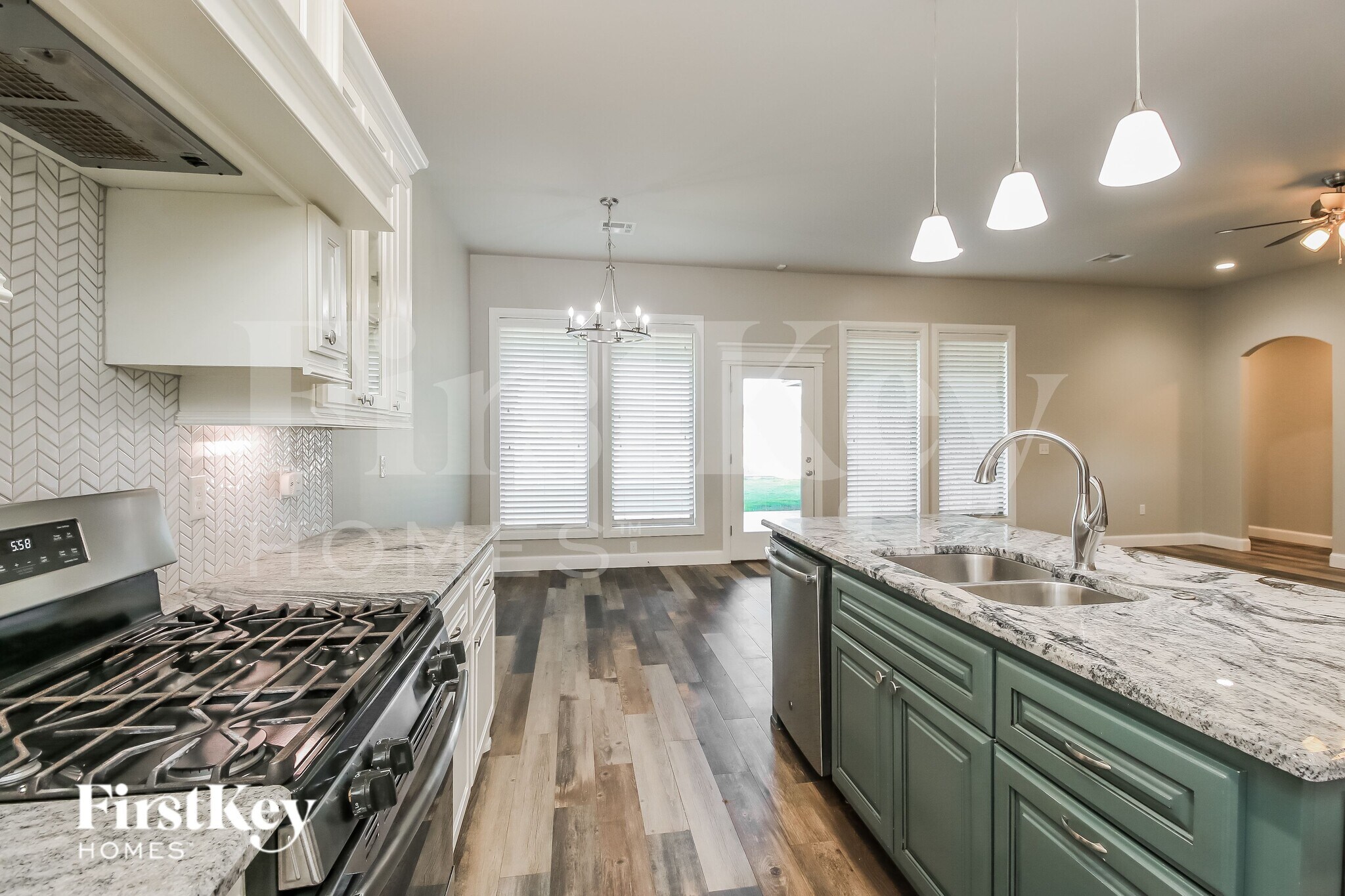 Building Photo - 13904 Hutchinson Pl