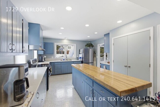 Building Photo - 1729 Overlook Dr
