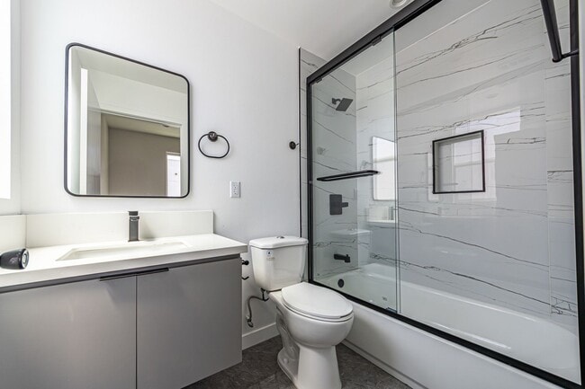 Building Photo - Luxury 4 Bedroom 3-Story Townhomes