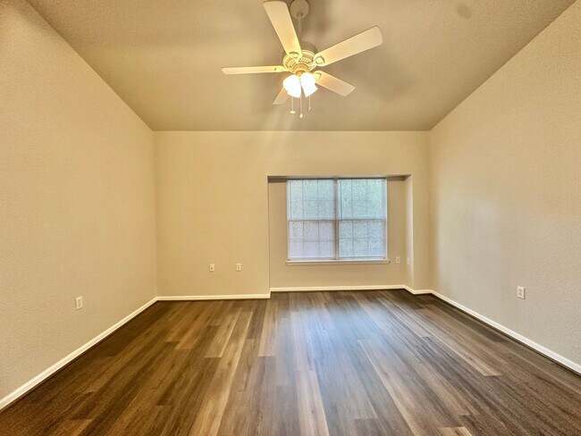 Building Photo - Stylish 2 bed, 2.5 Bath Condo in Magnolia Place | Private Garage | $1,550.00