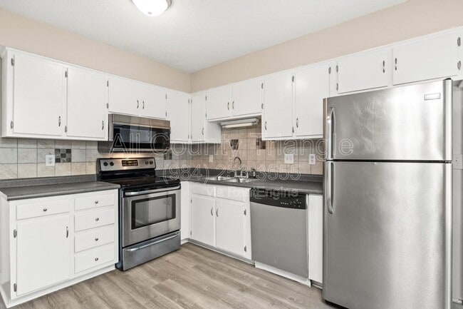 Building Photo - 1619 Budwood Dr