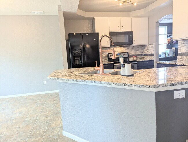 Building Photo - Gorgeous Denver Home - Real Granite Counte...