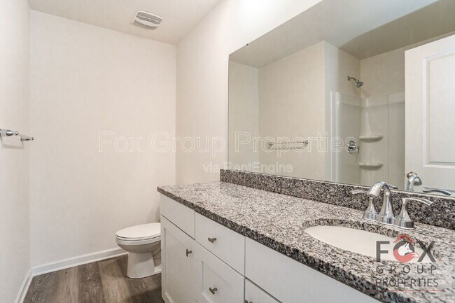 Building Photo - 523 Locust St