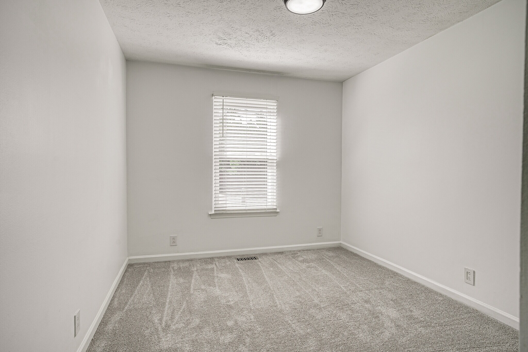 Building Photo - 5317 Ashlawn Dr