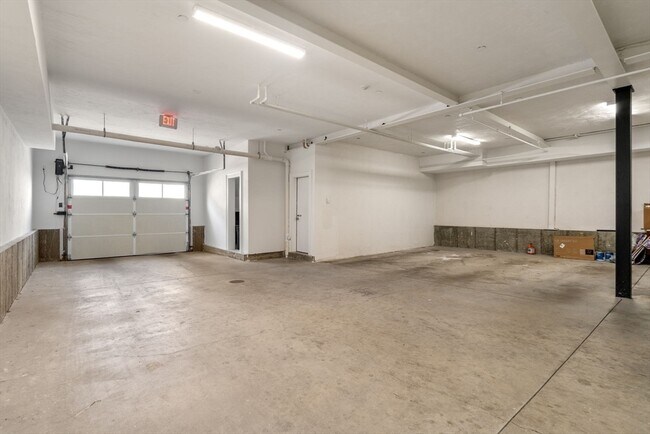 Building Photo - 17 Vinton St
