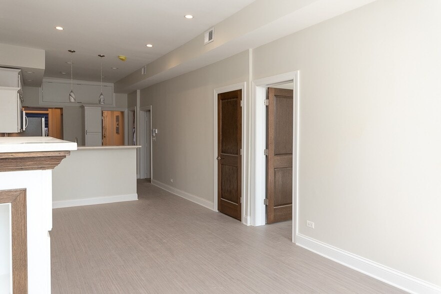 Building Photo - 1637 N Clybourn Ave